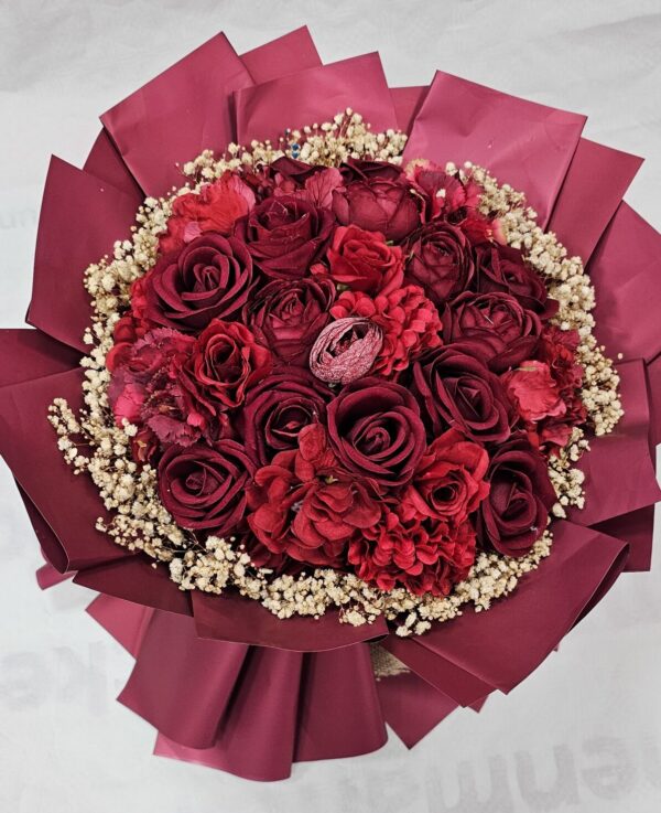 باقة ورد باللون الخمري