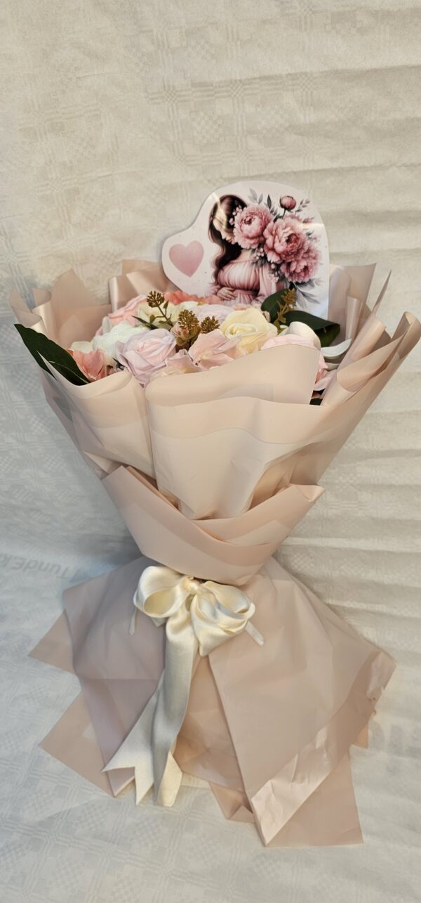 0fb3e13e-0053-465d-8247-7b682ef8cf18 باقة من الزهور “مبروك الحمل”