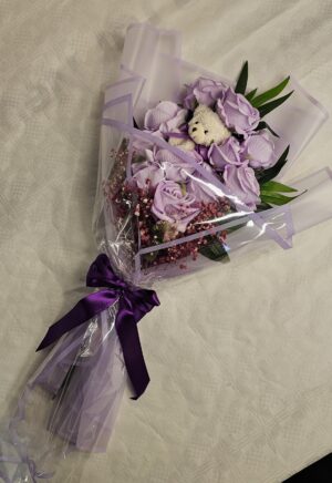 بوكية ورد مع دبدوب صغير