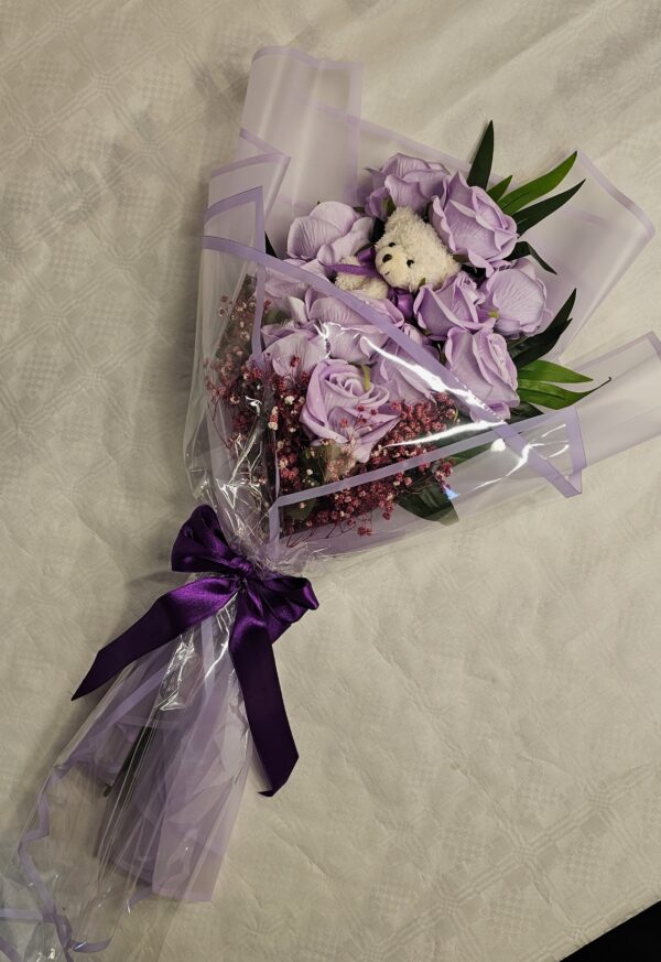 بوكية ورد مع دبدوب صغير