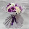 باقة من الزهور البنفسجية