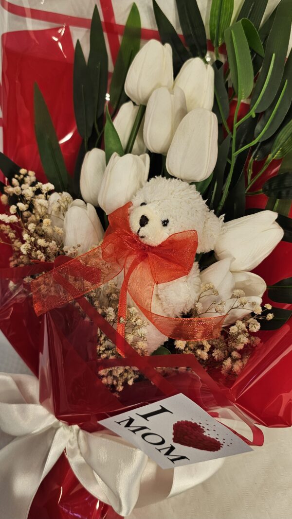 بوكيه وردمع دبدوب صغير