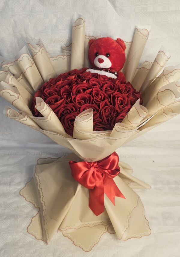باقة ورد مع دبدوب