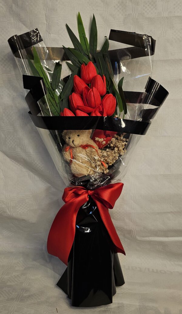 بوكيت مع دبدوب صغير