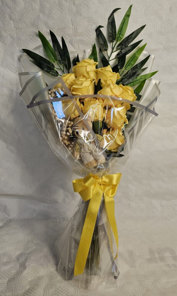 بوكية ورد مع دبدوب صغير