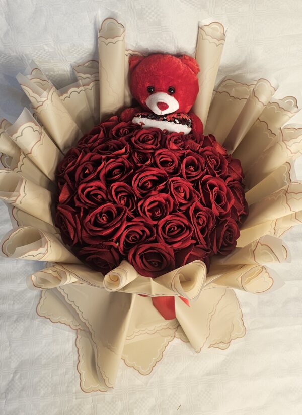 باقة ورد مع دبدوب
