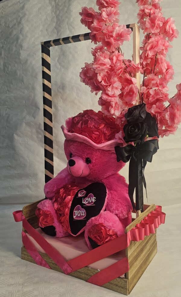 بوكس ورد فاخر مع دبدوب