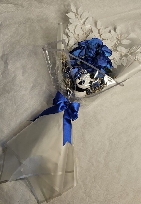 بوكية ورد مع دبدوب صغير