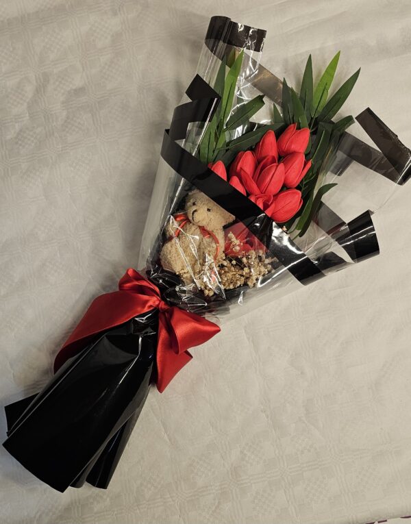 بوكيت مع دبدوب صغير