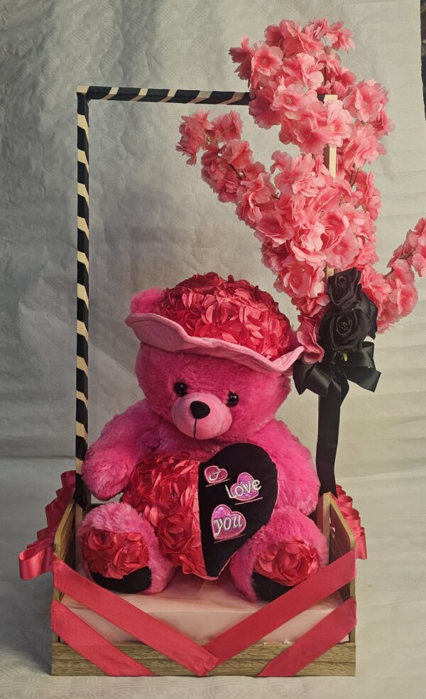 بوكس ورد فاخر مع دبدوب