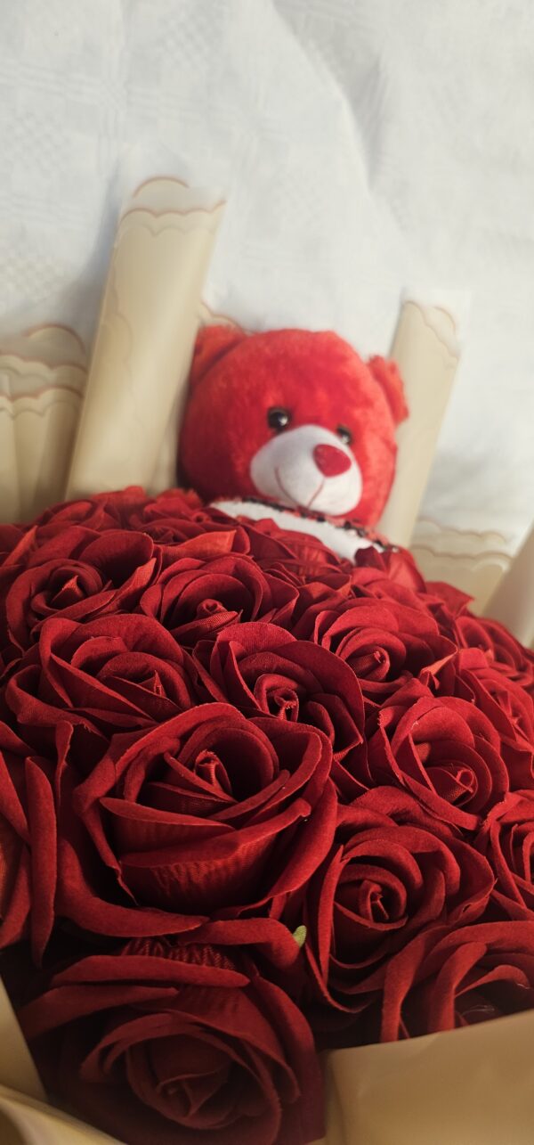 باقة ورد مع دبدوب