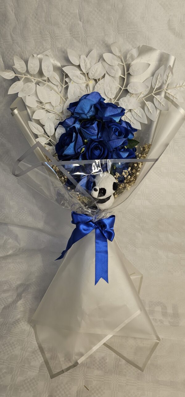 بوكية ورد مع دبدوب صغير