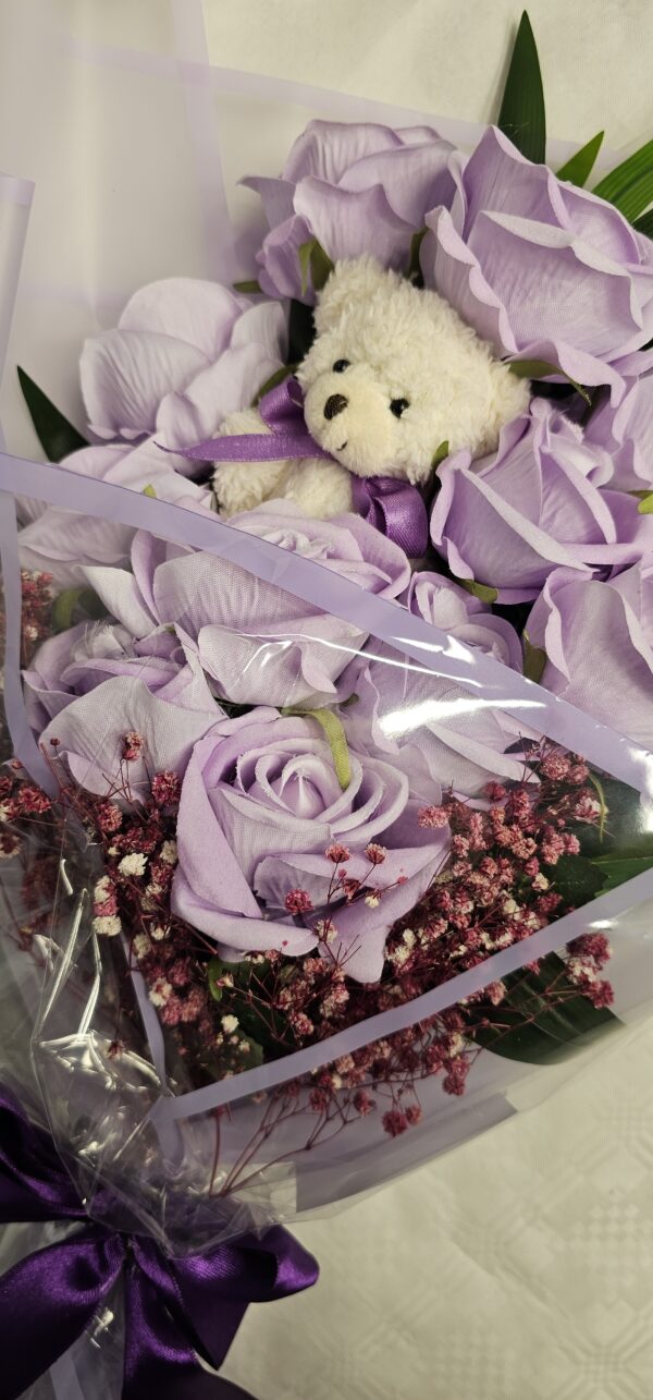 بوكية ورد مع دبدوب صغير