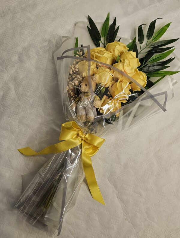 بوكية ورد مع دبدوب صغير