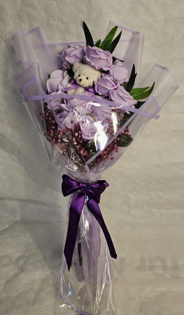 بوكية ورد مع دبدوب صغير