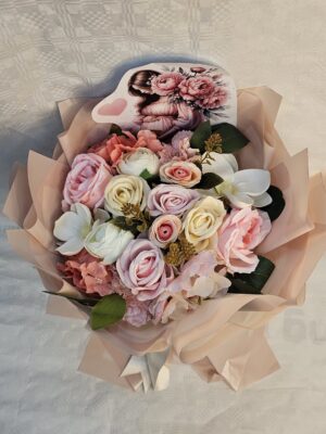 باقة من الزهور “مبروك الحمل”