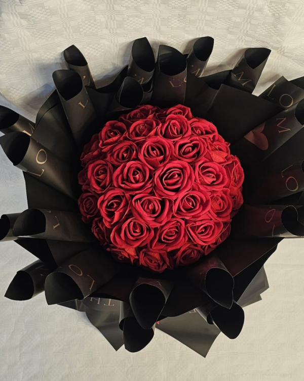 باقة ورد حمراء