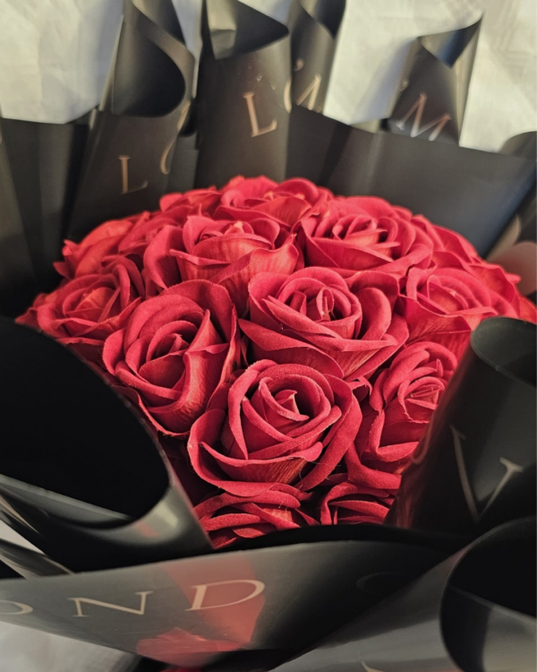 باقة ورد حمراء