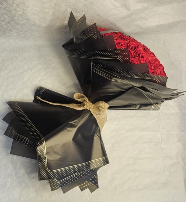 ٢٠٢٦٠٤٠٨_١٥٢٦٢٦ باقة ورد حمراء