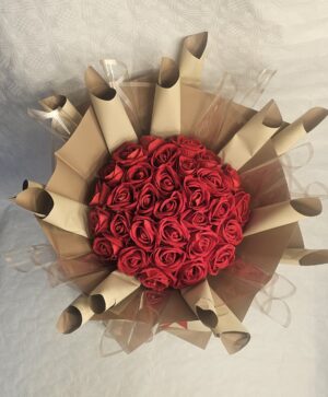 باقة وردة حمراء