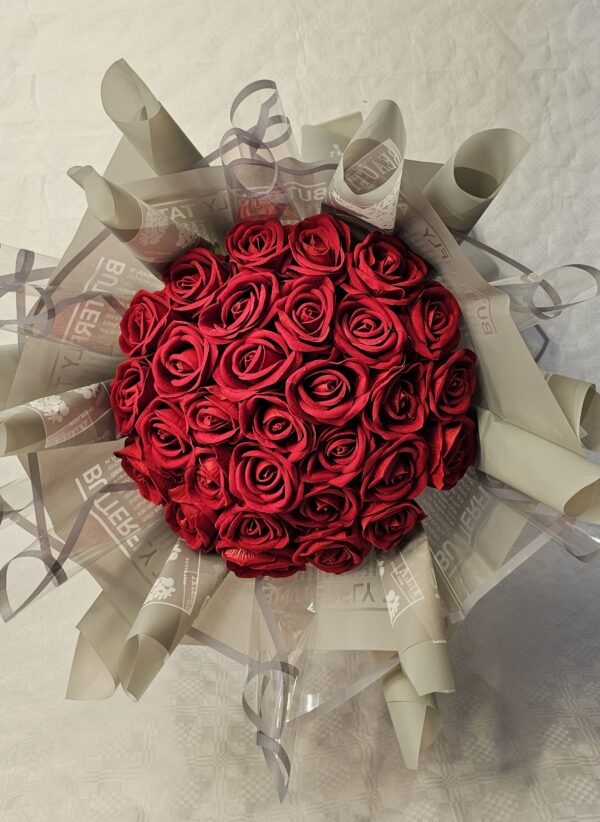 ٢٠٢٦٠٤٠٨_١٧٥٧٠٣ باقة ورد حمراء