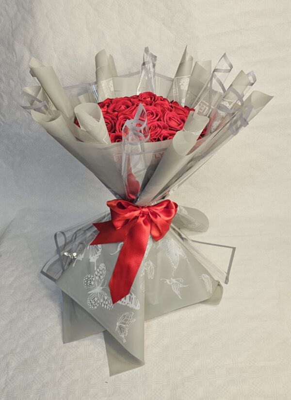 ٢٠٢٦٠٤٠٨_١٧٥٨٠٨ باقة ورد حمراء