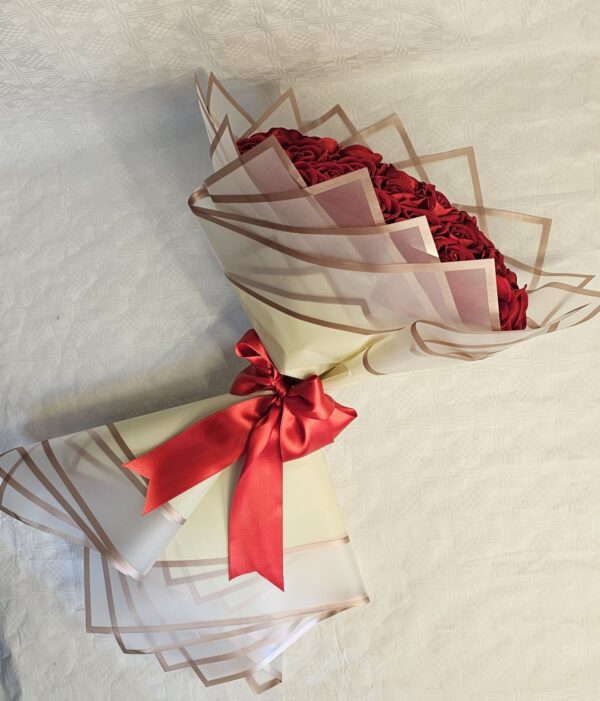 ٢٠٢٦٠٤٠٨_١٨٢١٠٨(0) باقة ورد حمراء